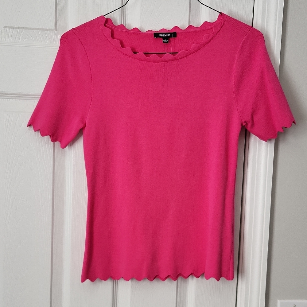 Premise Fuchsia Scalloped Short Sleeve Top Size L